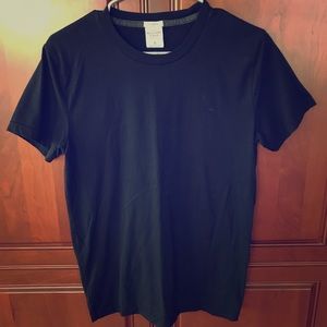 Men’s black crew neck